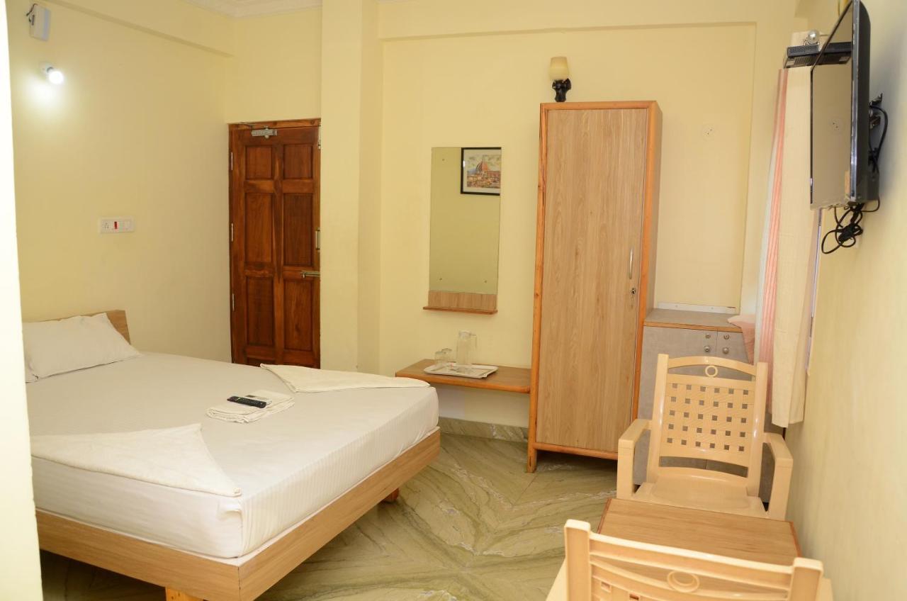 Hari Iyer Residency Hotel Thiruchendur Bagian luar foto