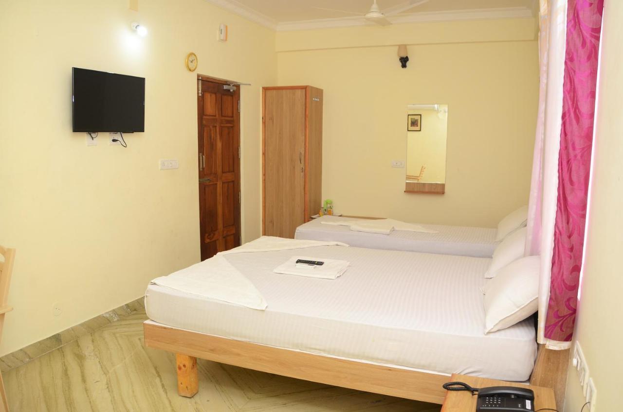 Hari Iyer Residency Hotel Thiruchendur Bagian luar foto