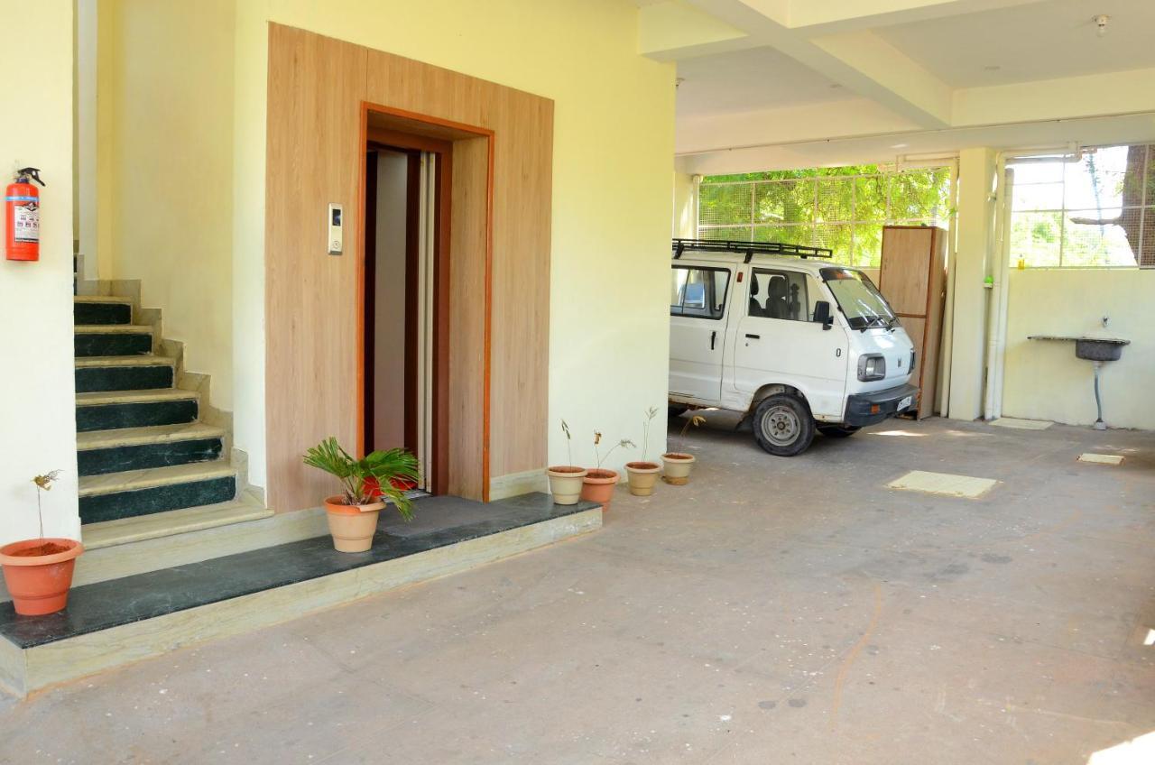 Hari Iyer Residency Hotel Thiruchendur Bagian luar foto