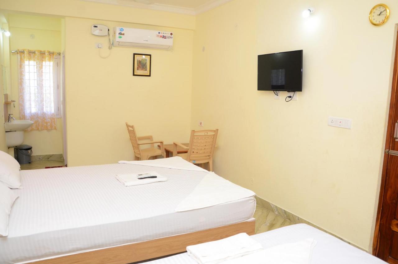 Hari Iyer Residency Hotel Thiruchendur Bagian luar foto