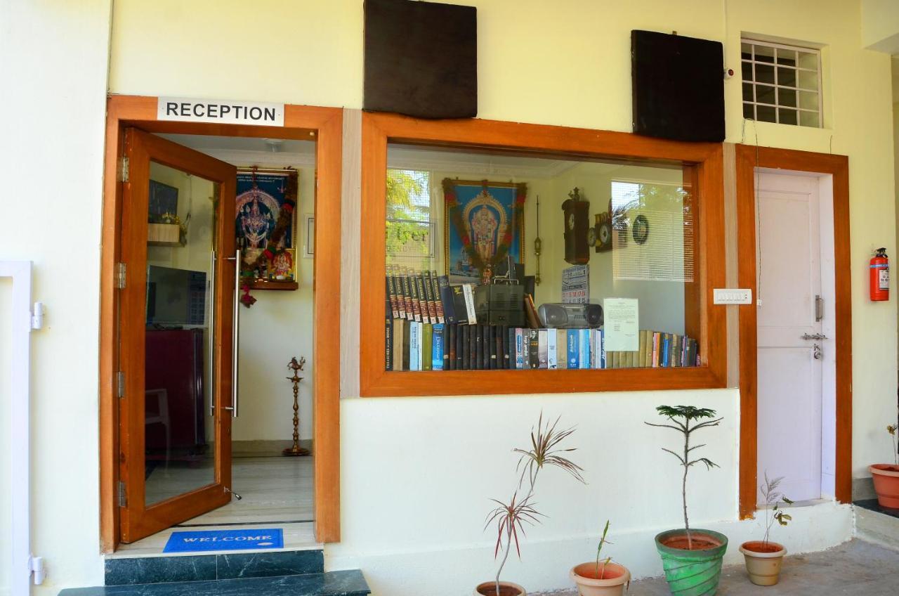 Hari Iyer Residency Hotel Thiruchendur Bagian luar foto