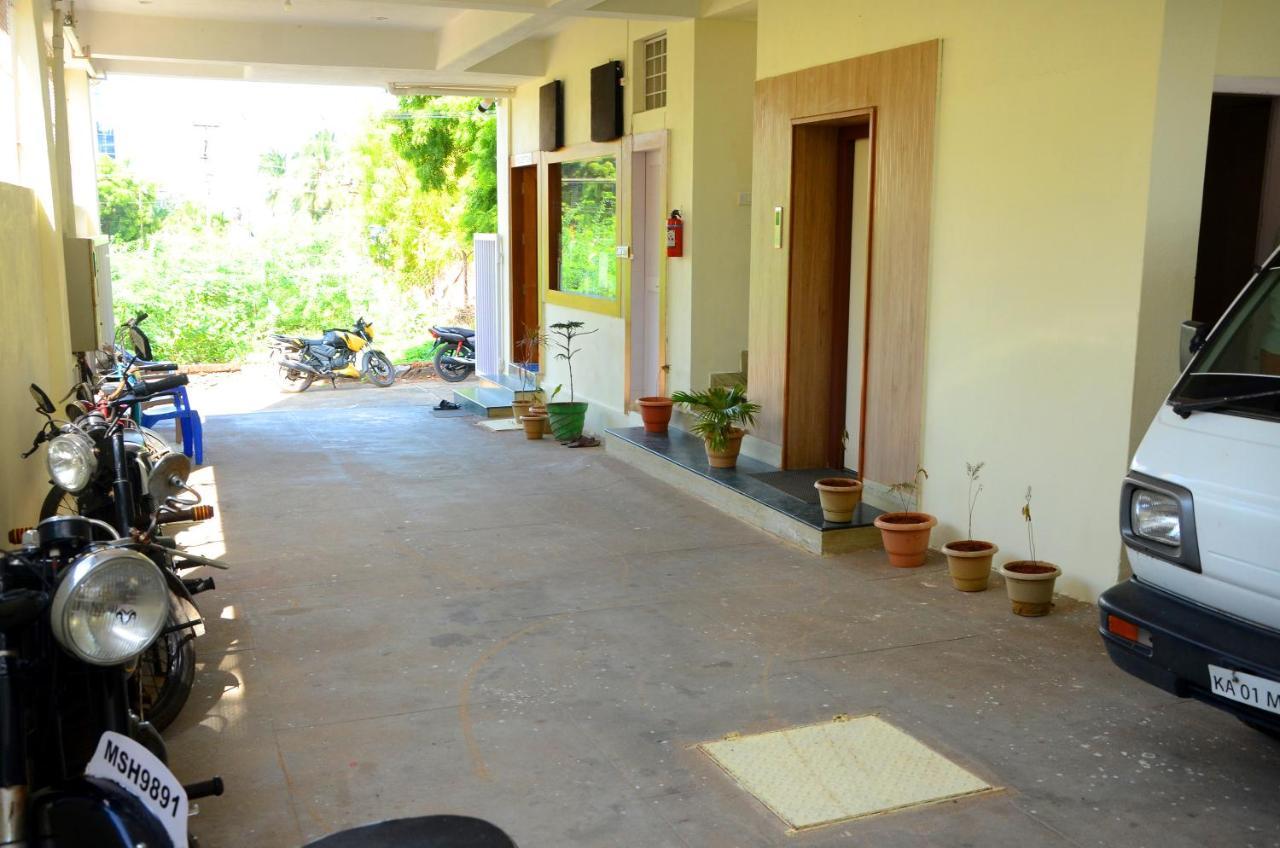 Hari Iyer Residency Hotel Thiruchendur Bagian luar foto